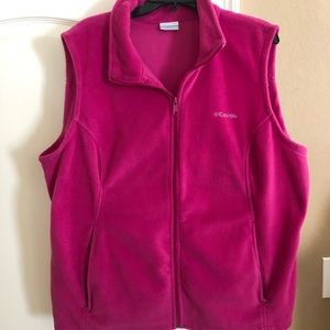 Columbia 2X Pinkish purple fleece vest.